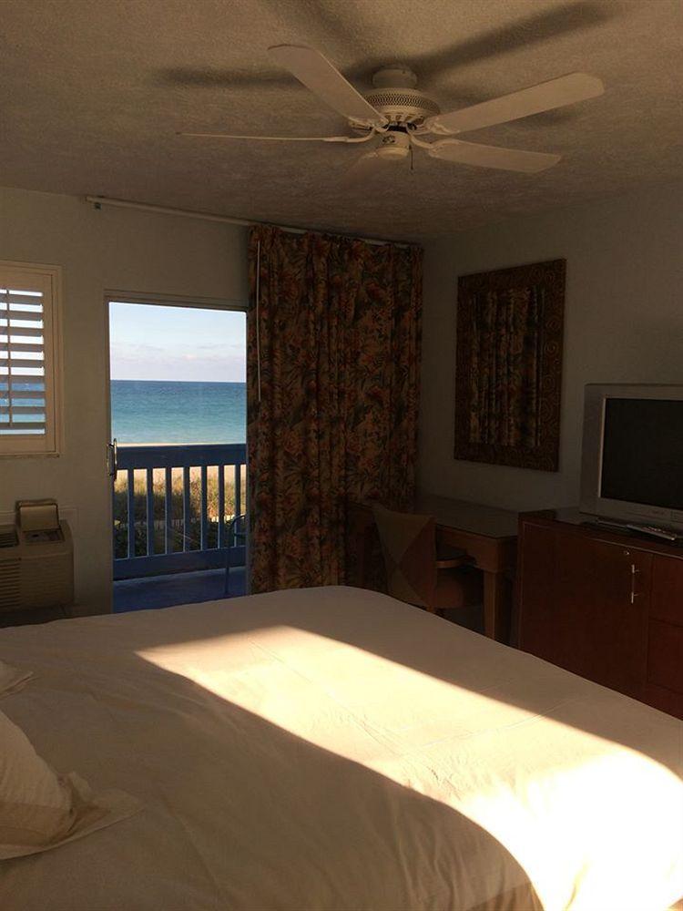 Rhumcay Beach Resort And Grille 포르 피어스 외부 사진