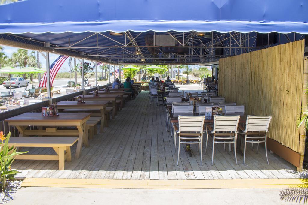 Rhumcay Beach Resort And Grille 포르 피어스 외부 사진