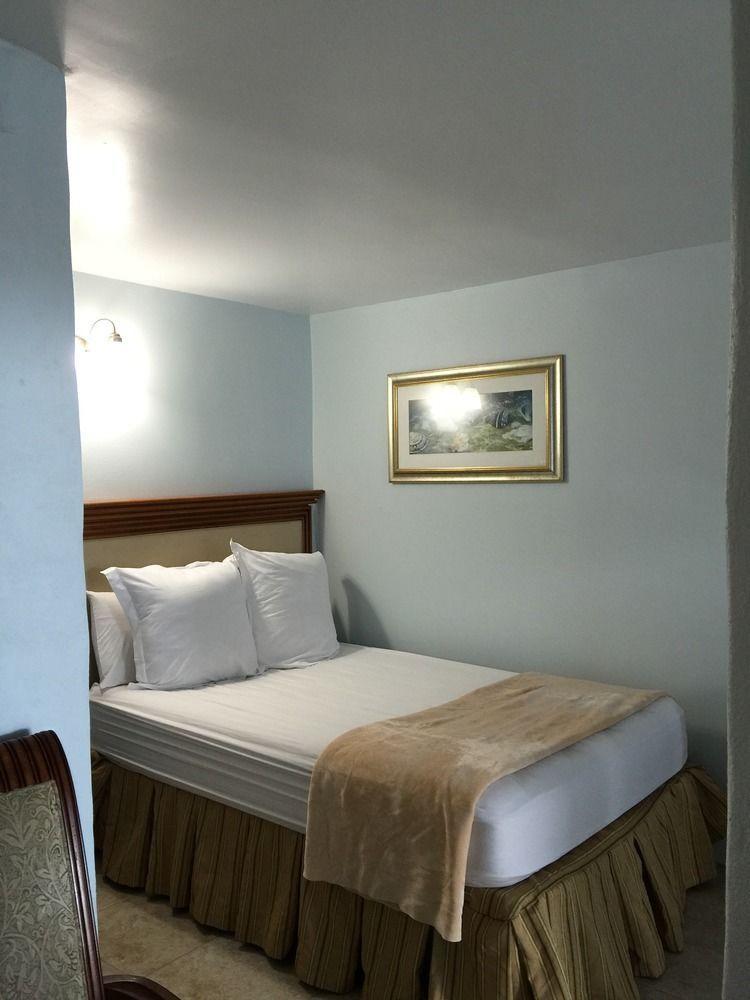 Rhumcay Beach Resort And Grille 포르 피어스 외부 사진