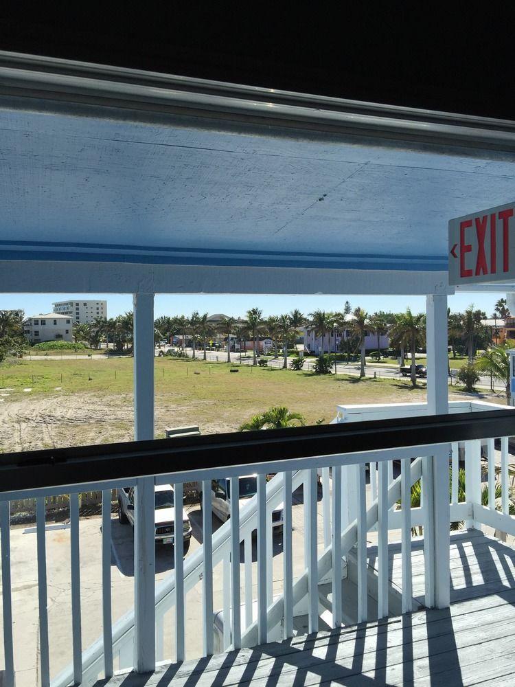 Rhumcay Beach Resort And Grille 포르 피어스 외부 사진