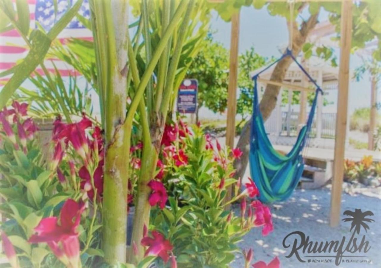Rhumcay Beach Resort And Grille 포르 피어스 외부 사진
